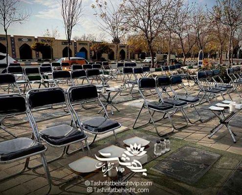 میز و صندلی مراسم سالگرد فوت در آرامستان